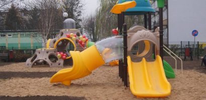 Doposażenie  placu  zabaw i siłowni zewnętrzna w Stefie fitness