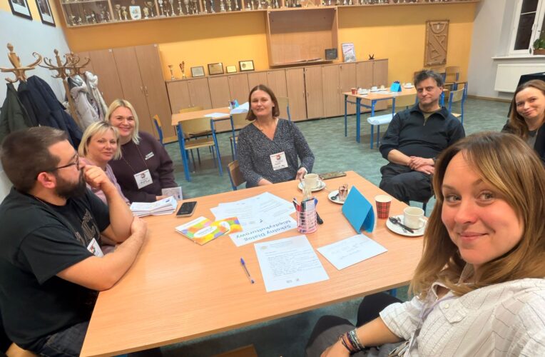 Od ciszy na zebraniach do rozmowy o wspólnej szkole