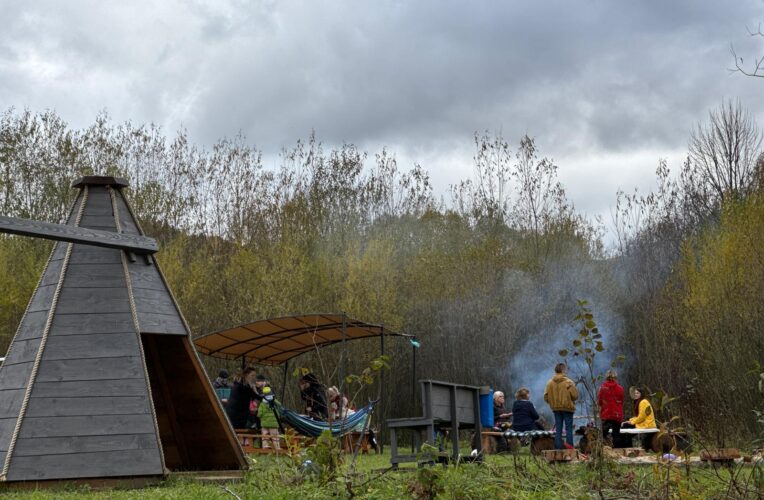 Wieś przecięta asfaltem. Jak mieszkańcy Mchawy wygospodarowali bezpieczne miejsce
